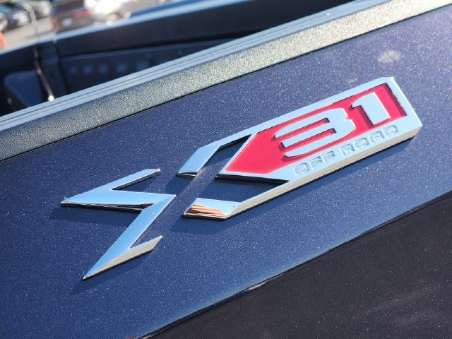 Used 2024 GMC Sierra 1500 SLT w/ X31 Off-Road Package AWD/4WD image 11