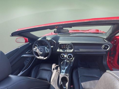 Used 2017 Chevrolet Camaro LT RWD image 26