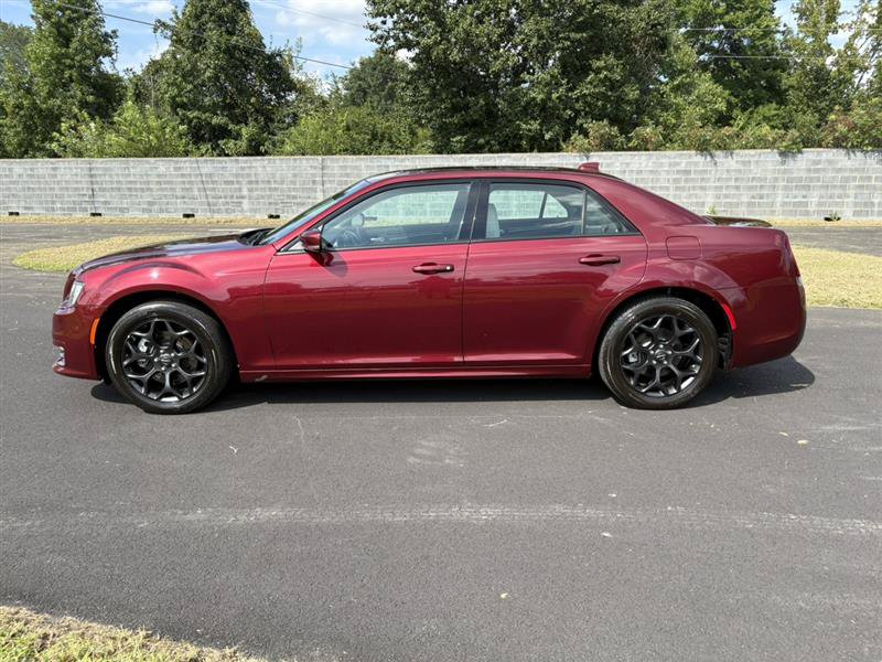 Used 2022 Chrysler 300 Touring L w/ Popular Equipment Group AWD/4WD image 2