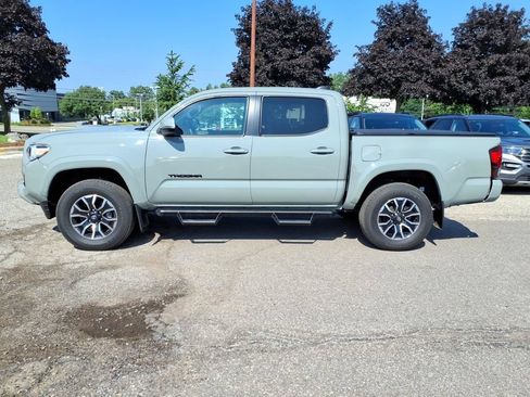 Used 2023 Toyota Tacoma TRD Sport AWD/4WD image 2