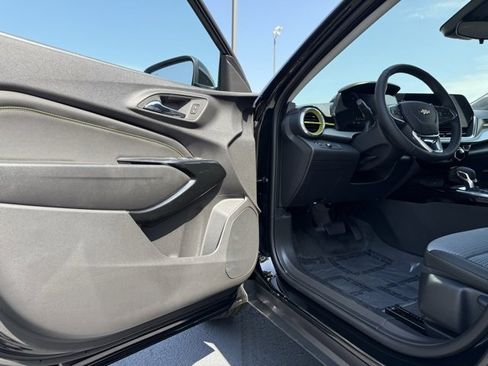 New 2025 Chevrolet Trax LT w/ Driver Confidence Package image 18