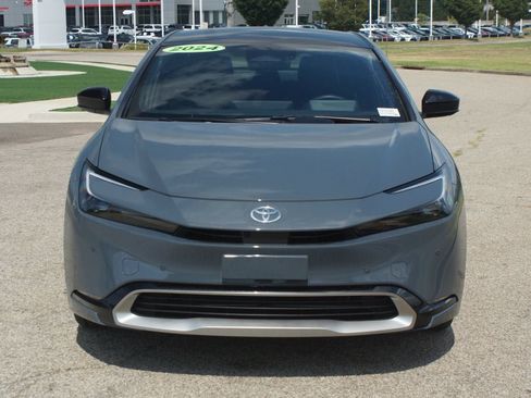 Used 2024 Toyota Prius Prime Premium w/ Advanced Technology Package FWD image 25