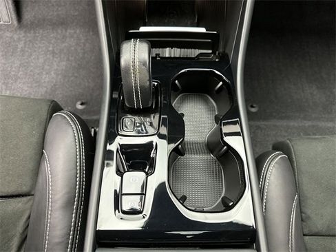 Used 2021 Volvo XC40 T5 R-Design w/ Advanced Package image 20