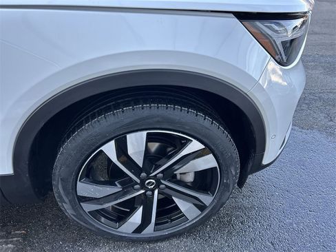 Certified 2023 Volvo XC40 B5 Plus w/ Protection Package Premier image 13
