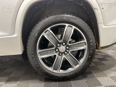 Used 2018 GMC Acadia Denali w/ Technology Package AWD/4WD image 27