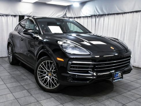 Used 2022 Porsche Cayenne Platinum Edition image 3