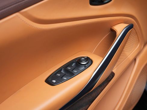 Used 2022 Aston Martin DBX AWD/4WD image 27