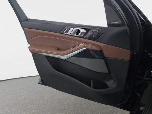 Used 2025 BMW X7 xDrive40i w/ M Sport Package AWD/4WD image 29
