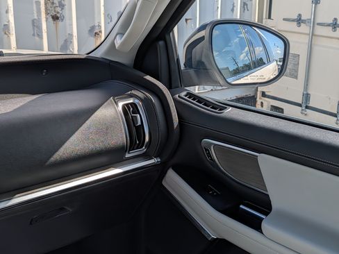 Certified 2025 Ford Expedition Platinum AWD/4WD image 22