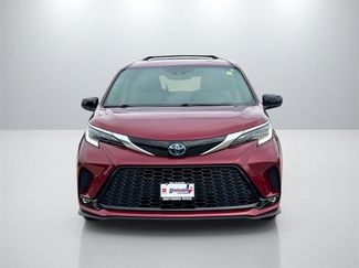 Used 2022 Toyota Sienna XSE video 2