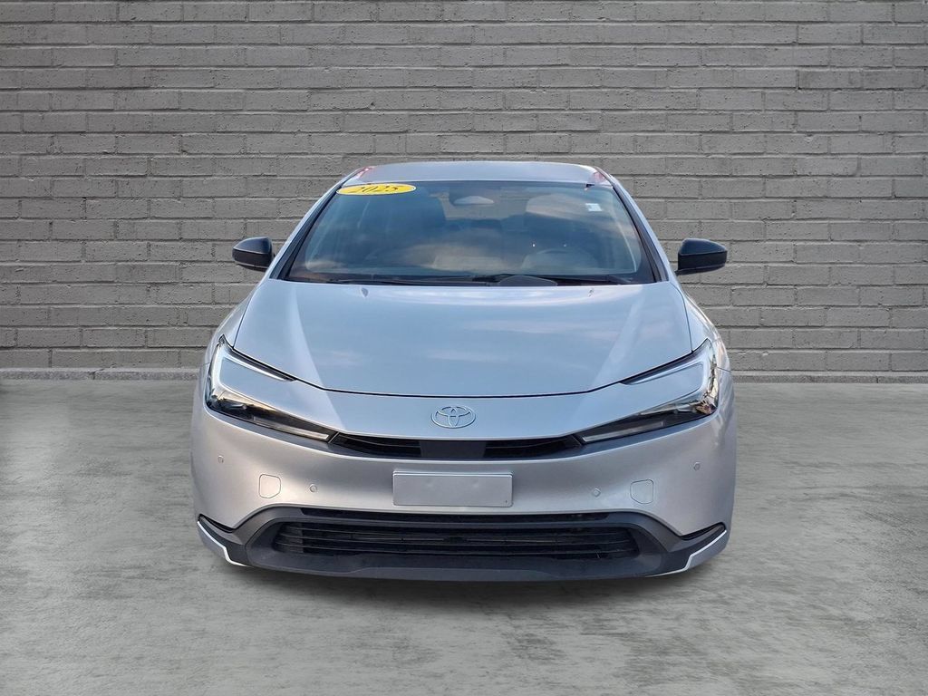 Used 2025 Toyota Prius LE FWD image 2