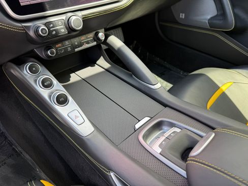 Used 2017 Ferrari GTC4Lusso AWD/4WD image 47