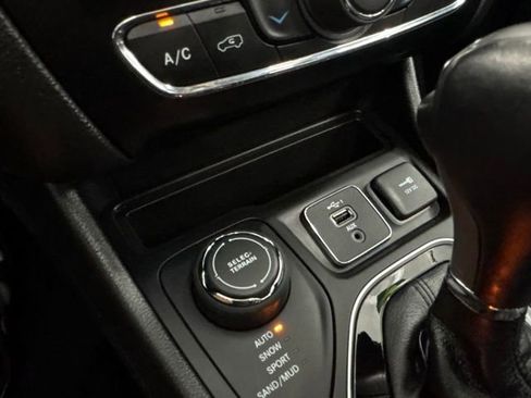 Used 2023 Jeep Cherokee Altitude Lux w/ Lux Elite Package AWD/4WD image 38