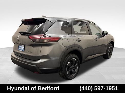 Used 2024 Nissan Rogue SV AWD/4WD image 5