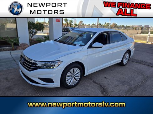 Used 2019 Volkswagen Jetta SE image 1
