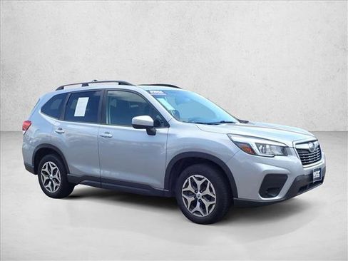 Used 2020 Subaru Forester Premium AWD/4WD image 6