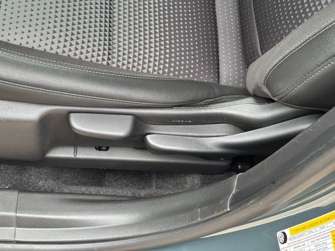 Used 2025 Chevrolet Trax LT image 22