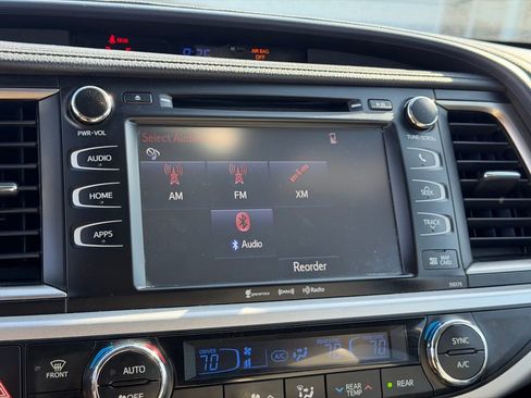 Used 2018 Toyota Highlander XLE image 26