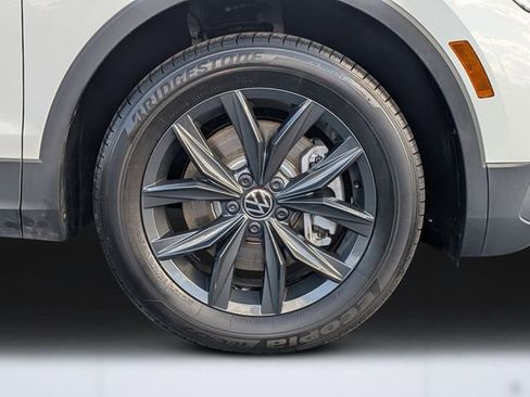 Certified 2024 Volkswagen Tiguan SE image 10