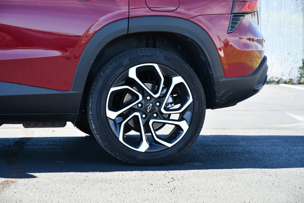 Used 2025 Chevrolet Trax RS w/ Sunroof Package FWD image 11