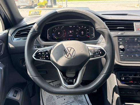 Used 2022 Volkswagen Tiguan SEL R-Line AWD/4WD image 16