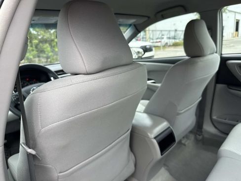 Used 2015 Toyota Camry LE FWD image 13