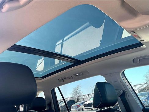 Used 2022 Volkswagen Tiguan SE image 20