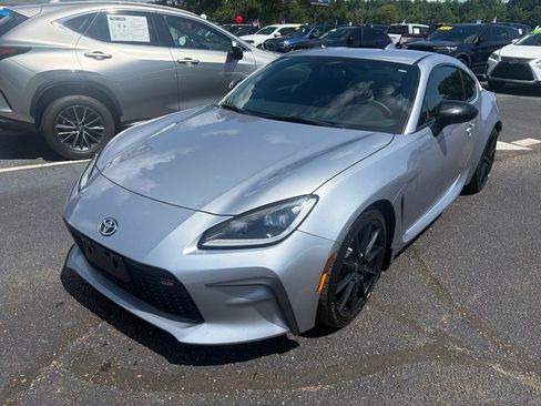 Used 2022 Toyota GR86 Premium RWD image 2