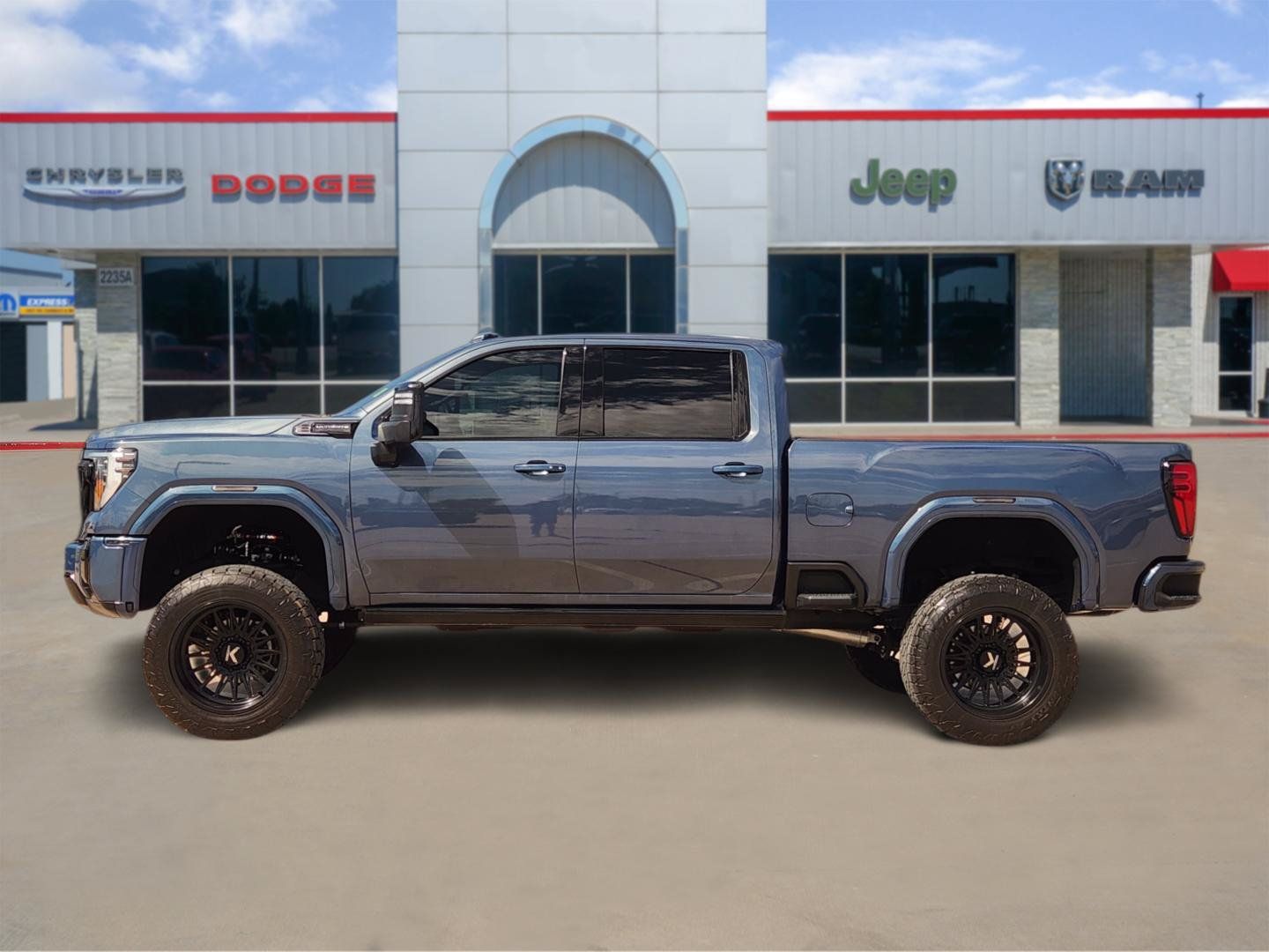 Used 2025 GMC Sierra 2500 Denali Ultimate AWD/4WD image 3