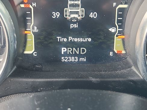 Used 2020 Jeep Wrangler Unlimited Sahara image 11