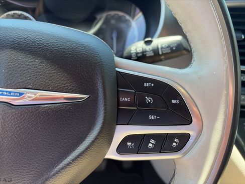 Used 2019 Chrysler Pacifica Limited w/ Tire & Wheel Group FWD image 23