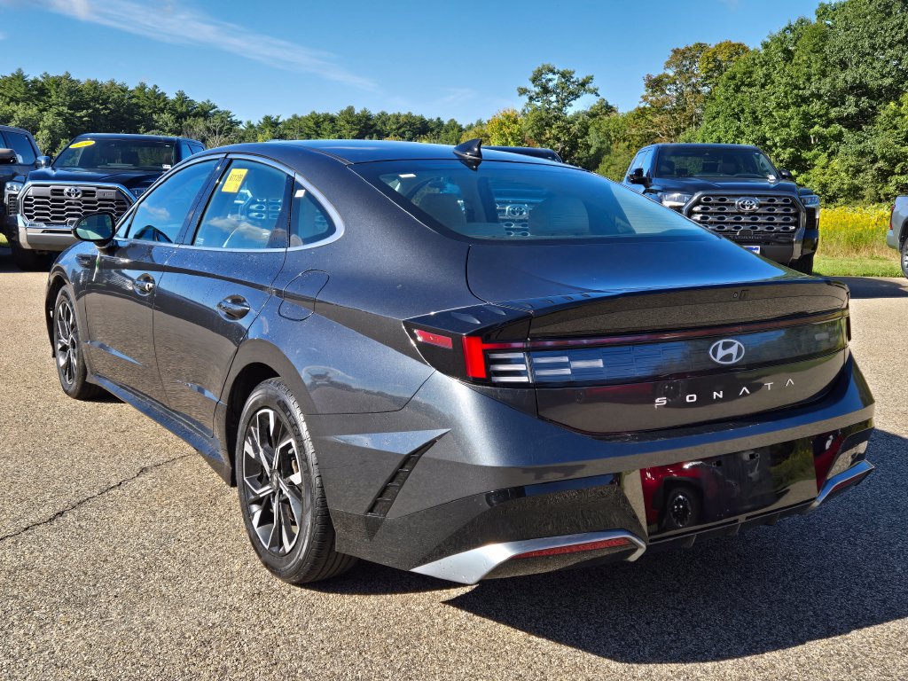 Used 2024 Hyundai Sonata SEL FWD image 3