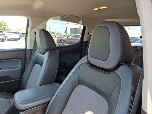 Used 2017 Chevrolet Colorado Z71 AWD/4WD image 25