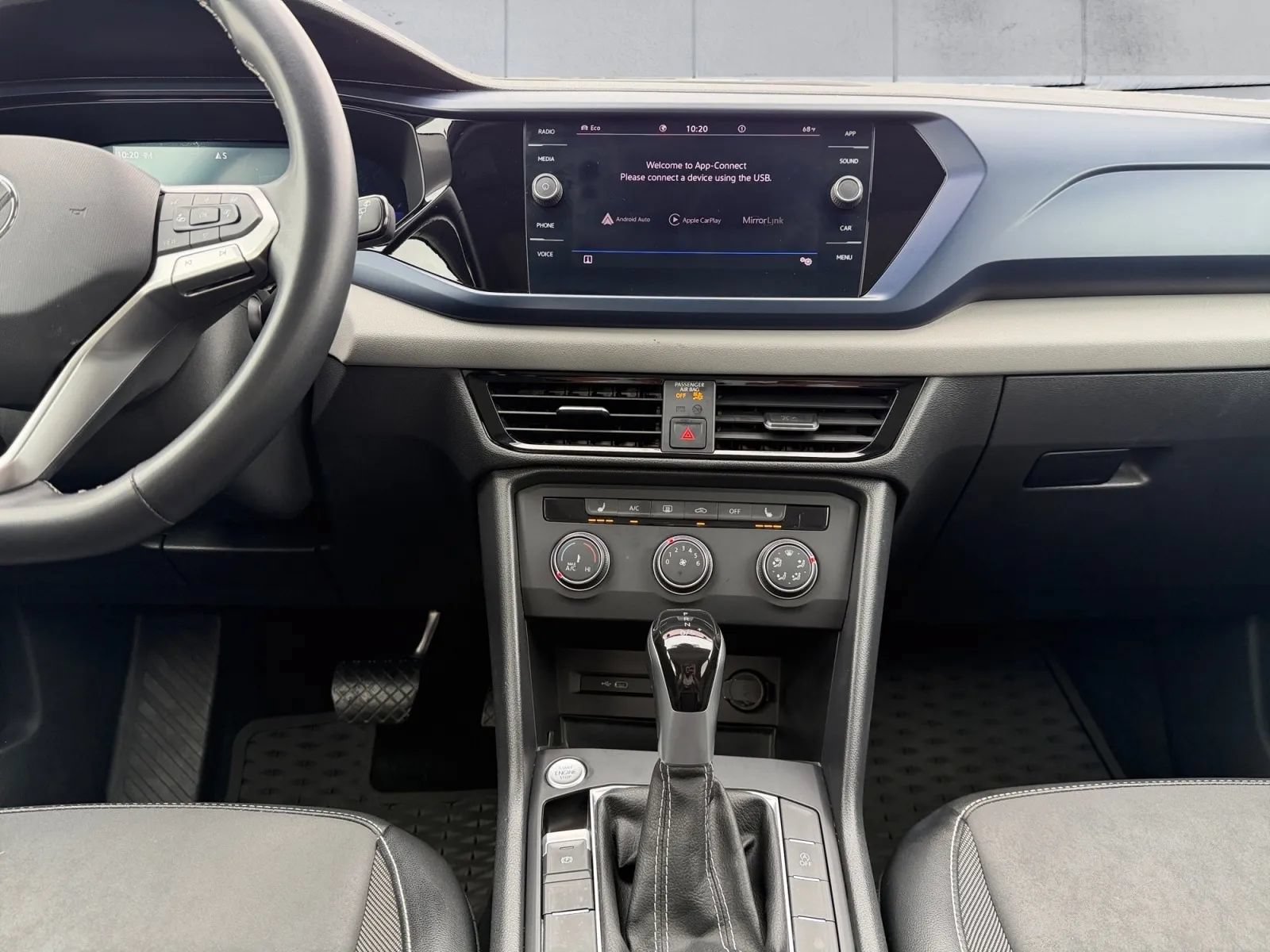 Used 2022 Volkswagen Taos SE w/ Panoramic Sunroof Package AWD/4WD image 15