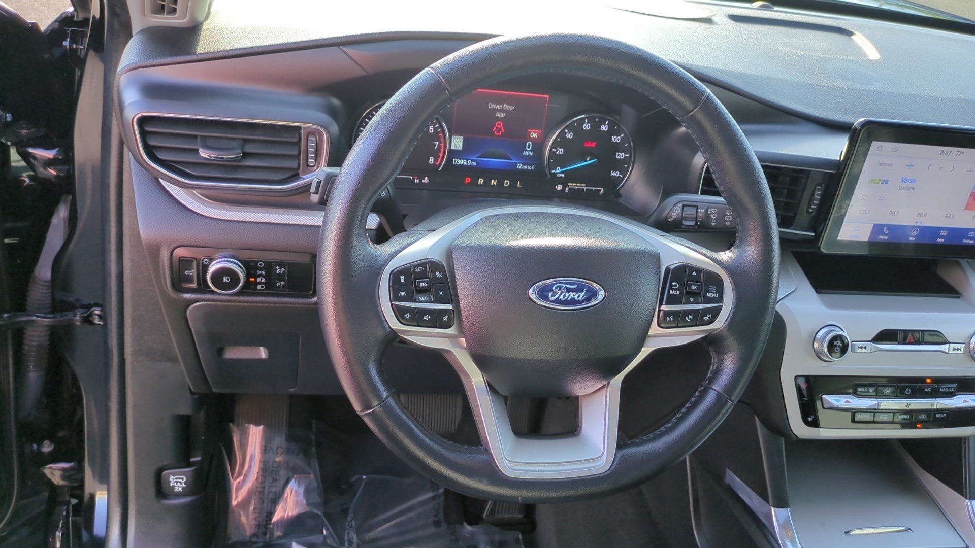 Used 2023 Ford Explorer XLT w/ Equipment Group 202A AWD/4WD image 17
