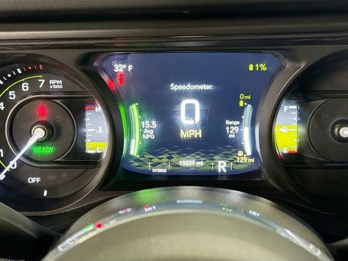 Used 2024 Jeep Wrangler Unlimited Sahara w/ Technology Group image 12