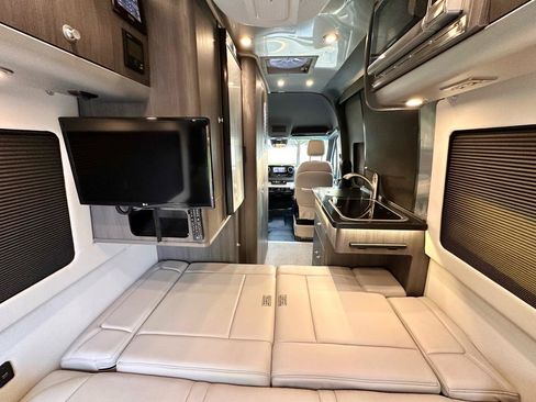 Used 2019 Mercedes-Benz Sprinter 2500 image 70