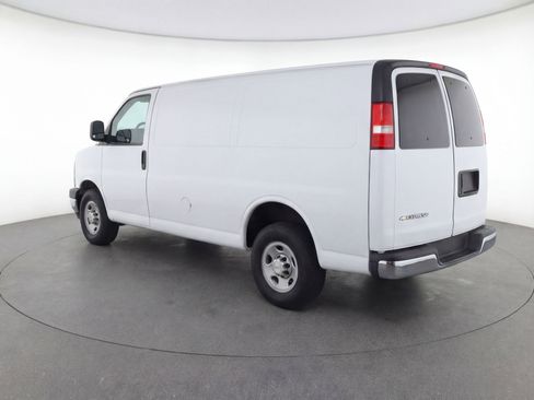 Used 2025 Chevrolet Express 3500 LT w/ LT Preferred Equipment Group RWD image 6