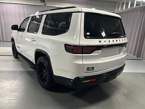 Used 2023 Jeep Wagoneer Series II AWD/4WD image 5