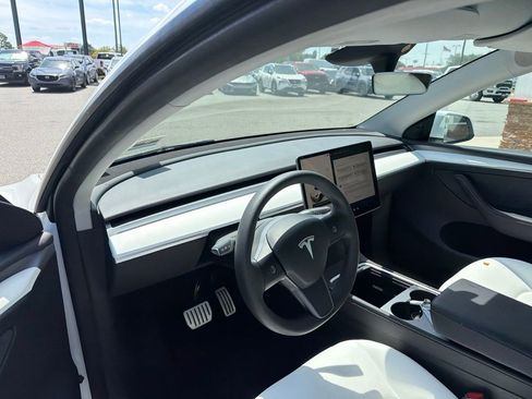 Used 2023 Tesla Model Y Performance AWD/4WD image 3