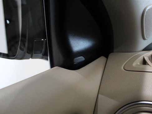 Used 2017 Nissan Pathfinder Platinum w/ Family Entertainment Package image 13