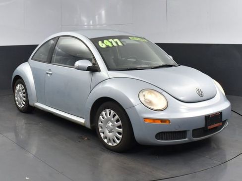 Used 2010 Volkswagen Beetle Coupe FWD image 1