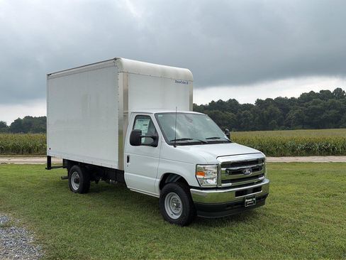 New 2027 Ford E-350 and Econoline 350 Super Duty w/ Power Equipment Group RWD image 7