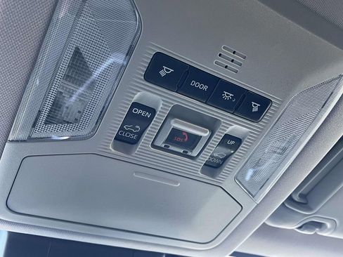 Used 2021 Toyota RAV4 XLE Premium image 23