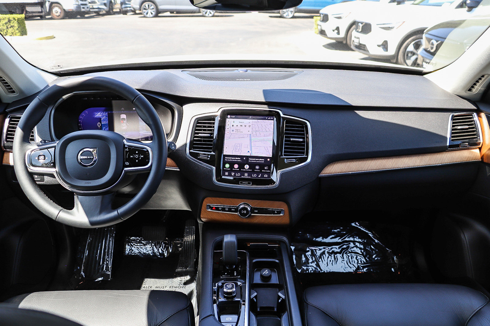 Used 2023 Volvo XC90 T8 Plus AWD/4WD image 13