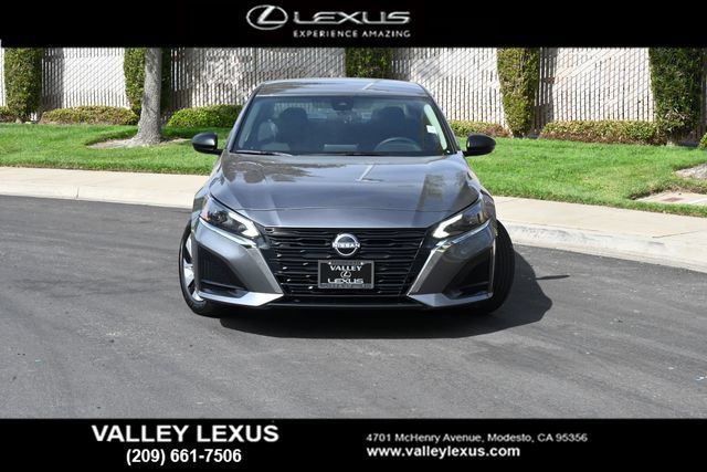 Used 2025 Nissan Altima 2.5 S FWD image 2