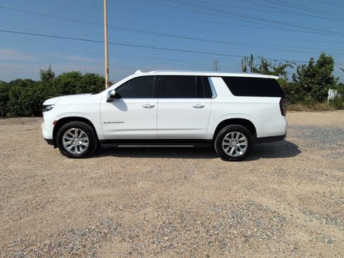 Used 2023 Chevrolet Suburban Premier AWD/4WD image 2