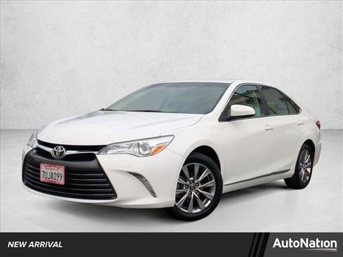 Used 2016 Toyota Camry XLE image 1