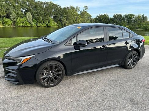 Used 2023 Toyota Corolla SE FWD image 2
