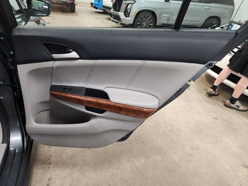 Used 2011 Honda Accord EX-L image 29
